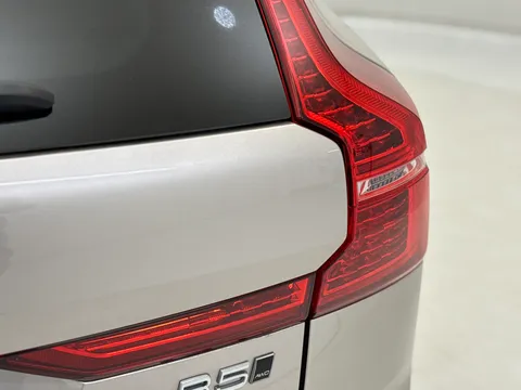 RA74LPK Volvo XC60 2.0 B5P Ultra Dark 5dr AWD Geartronic Thumbnail #39