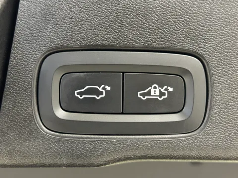 ND72BUP Volvo XC60 2.0 B4P Plus Dark 5dr Geartronic Thumbnail #10