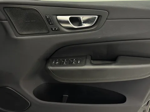 ND72BUP Volvo XC60 2.0 B4P Plus Dark 5dr Geartronic Thumbnail #19