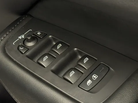 ND72BUP Volvo XC60 2.0 B4P Plus Dark 5dr Geartronic Thumbnail #20