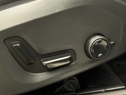 ND72BUP Volvo XC60 2.0 B4P Plus Dark 5dr Geartronic Thumbnail #22