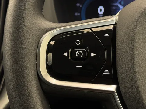 ND72BUP Volvo XC60 2.0 B4P Plus Dark 5dr Geartronic Thumbnail #24
