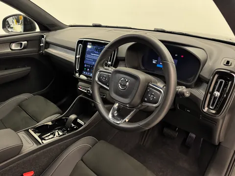 DX23LYA Volvo XC40 2.0 B3P Plus Dark 5dr Auto Thumbnail #24