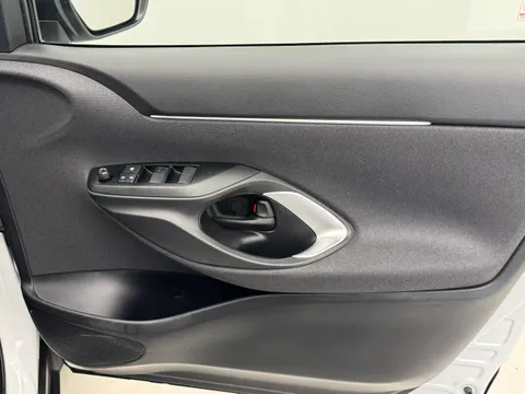 BF24TDU Toyota Yaris Cross 1.5 Hybrid Icon 5dr CVT Thumbnail #15