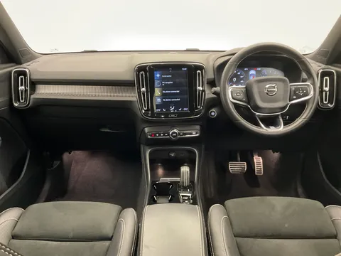 9 of 15 for Volvo XC40 2.0 T4 R DESIGN 5dr AWD Geartronic