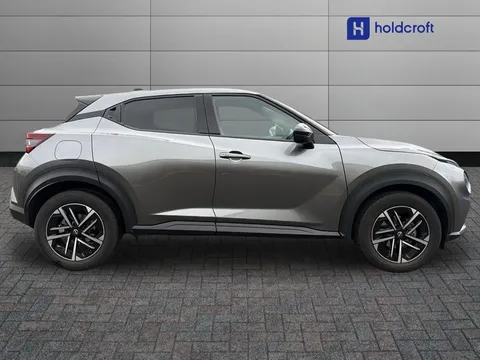 DY25VTG Nissan Juke 1.0 DiG-T N-Connecta 5dr DCT Thumbnail #3