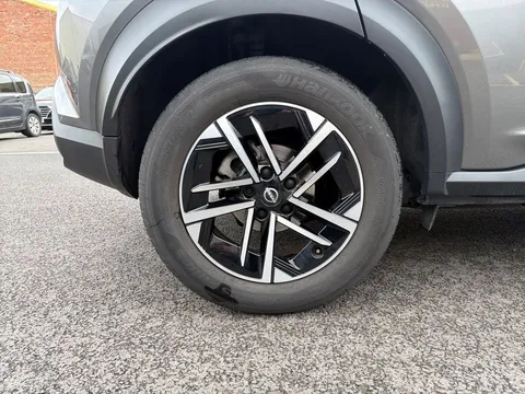 DY25VTG Nissan Juke 1.0 DiG-T N-Connecta 5dr DCT Thumbnail #9