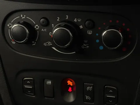 DS16TMU Dacia Sandero 0.9 TCe Laureate 5dr [Start Stop] Thumbnail #25