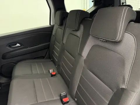 10 of 34 for DACIA JOGGER 1.0 TCe Extreme SE 5dr