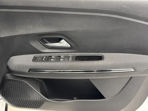 20 of 34 for DACIA JOGGER 1.0 TCe Extreme SE 5dr