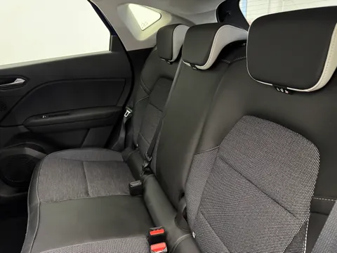 YO73EHK Renault Captur 1.6 E-Tech full hybrid 145 Techno 5dr Auto Thumbnail #9