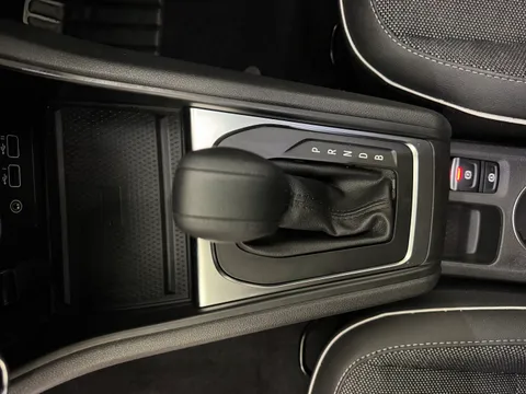 YO73EHK Renault Captur 1.6 E-Tech full hybrid 145 Techno 5dr Auto Thumbnail #14