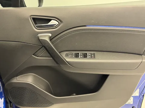 YO73EHK Renault Captur 1.6 E-Tech full hybrid 145 Techno 5dr Auto Thumbnail #16