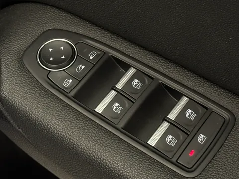 YO73EHK Renault Captur 1.6 E-Tech full hybrid 145 Techno 5dr Auto Thumbnail #17