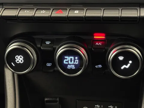 YO73EHK Renault Captur 1.6 E-Tech full hybrid 145 Techno 5dr Auto Thumbnail #25