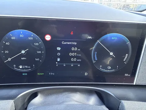 DL74VYX Hyundai Tucson 1.6T Plug-in Hybrid Ultimate 5dr 4WD Auto Thumbnail #10