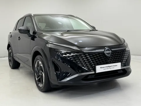 OW25EEJ Nissan Qashqai 1.3 DiG-T MH N-Connecta [Glass Roof] 5dr Thumbnail #3