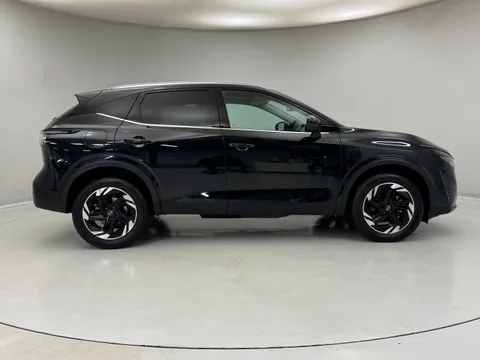 OW25EEJ Nissan Qashqai 1.3 DiG-T MH N-Connecta [Glass Roof] 5dr Thumbnail #10