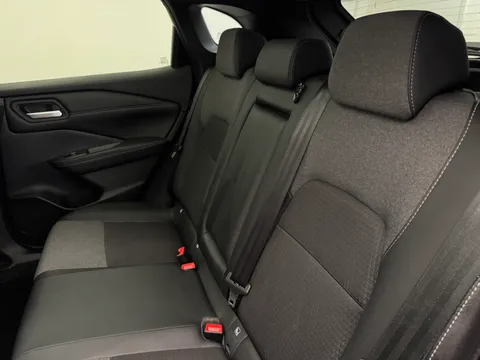 OW25EEJ Nissan Qashqai 1.3 DiG-T MH N-Connecta [Glass Roof] 5dr Thumbnail #12