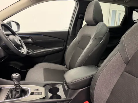 OW25EEJ Nissan Qashqai 1.3 DiG-T MH N-Connecta [Glass Roof] 5dr Thumbnail #15