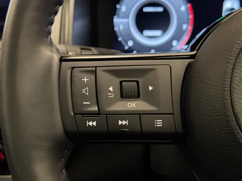 OW25EEJ Nissan Qashqai 1.3 DiG-T MH N-Connecta [Glass Roof] 5dr Thumbnail #22