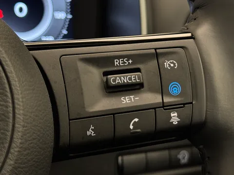 OW25EEJ Nissan Qashqai 1.3 DiG-T MH N-Connecta [Glass Roof] 5dr Thumbnail #23