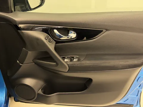 LO70EGD Nissan Qashqai 1.3 DiG-T 160 [157] N-Connecta 5dr DCT Glass Roof Thumbnail #21