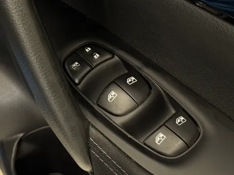 LO70EGD Nissan Qashqai 1.3 DiG-T 160 [157] N-Connecta 5dr DCT Glass Roof Thumbnail #22