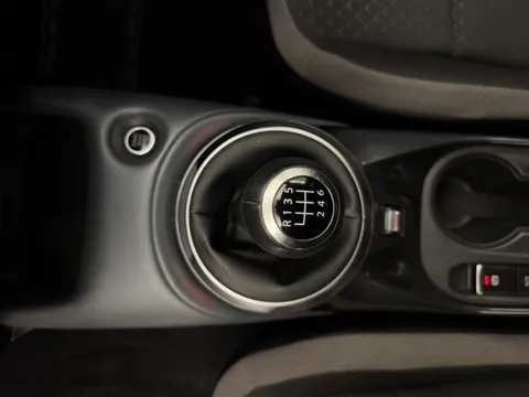 DA69CKX Nissan Juke 1.0 DiG-T N-Connecta 5dr Thumbnail #16