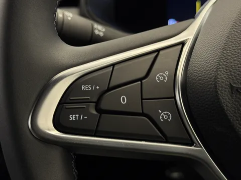 DU25XSX Renault Clio 1.6 E-TECH full hybrid 145 Techno 5dr Auto Thumbnail #11