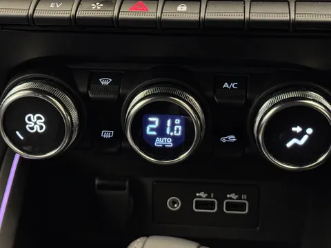 DU25XSX Renault Clio 1.6 E-TECH full hybrid 145 Techno 5dr Auto Thumbnail #17