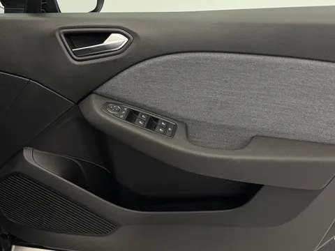 DU25XSX Renault Clio 1.6 E-TECH full hybrid 145 Techno 5dr Auto Thumbnail #21