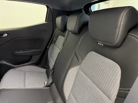 DU25XSX Renault Clio 1.6 E-TECH full hybrid 145 Techno 5dr Auto Thumbnail #26