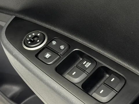 BM68EVC Hyundai i10 1.2 SE 5dr Auto Thumbnail #50