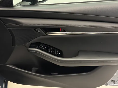 DP74SBV Mazda Mazda3 2.0 e-Skyactiv G MHEV Centre-Line 5dr Thumbnail #18