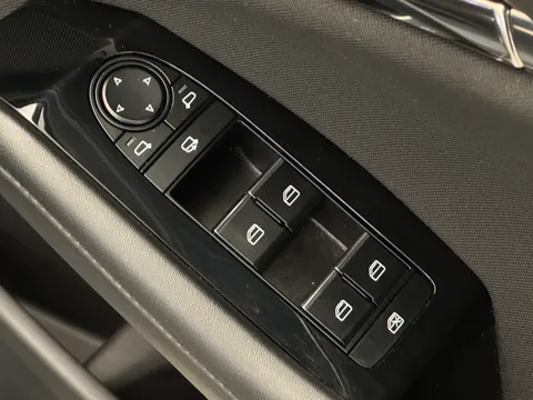 DP74SBV Mazda Mazda3 2.0 e-Skyactiv G MHEV Centre-Line 5dr Thumbnail #19
