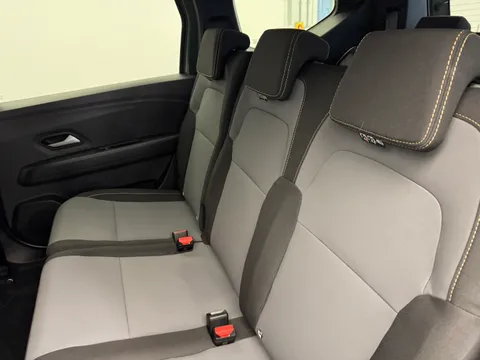 DP25NTG Dacia Jogger 1.6 HEV Extreme 5dr Auto Thumbnail #11