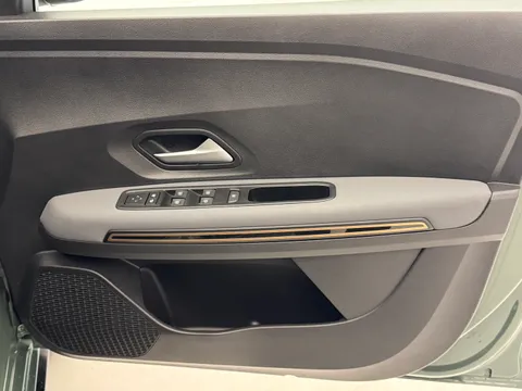 DP25NTG Dacia Jogger 1.6 HEV Extreme 5dr Auto Thumbnail #33