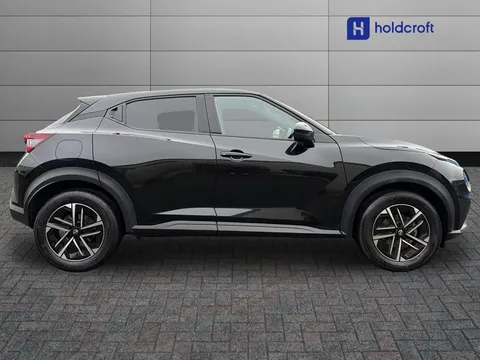 DY25KGE Nissan Juke 1.0 DiG-T N-Connecta 5dr DCT Thumbnail #3