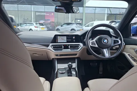 MJ70OMU BMW 3 Series 320d MHT M Sport 4dr Step Auto Thumbnail #4