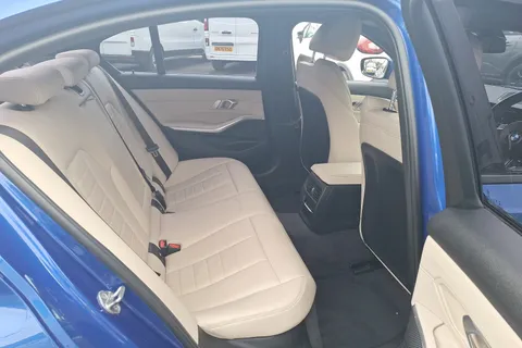 MJ70OMU BMW 3 Series 320d MHT M Sport 4dr Step Auto Thumbnail #32