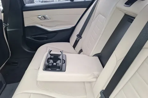 MJ70OMU BMW 3 Series 320d MHT M Sport 4dr Step Auto Thumbnail #31