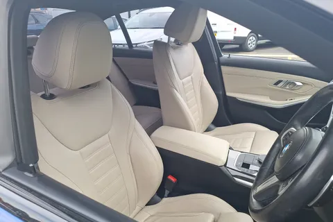 MJ70OMU BMW 3 Series 320d MHT M Sport 4dr Step Auto Thumbnail #34