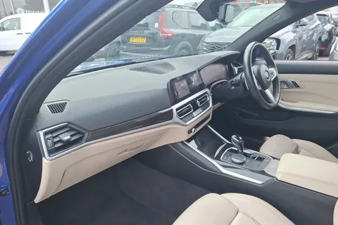 MJ70OMU BMW 3 Series 320d MHT M Sport 4dr Step Auto Thumbnail #28