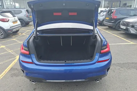 MJ70OMU BMW 3 Series 320d MHT M Sport 4dr Step Auto Thumbnail #19