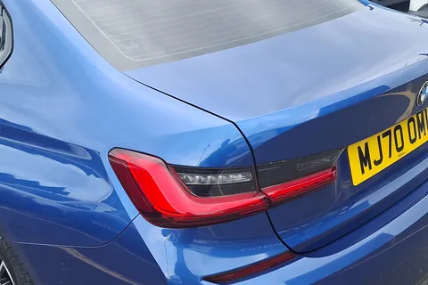 MJ70OMU BMW 3 Series 320d MHT M Sport 4dr Step Auto Thumbnail #17