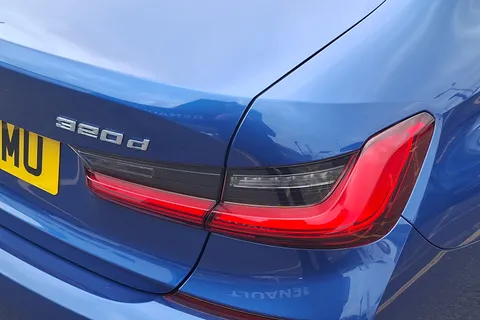 MJ70OMU BMW 3 Series 320d MHT M Sport 4dr Step Auto Thumbnail #18