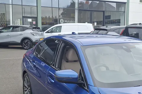 MJ70OMU BMW 3 Series 320d MHT M Sport 4dr Step Auto Thumbnail #25