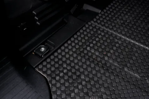 PF70KHR Land Rover Defender 3.0 P400 X 110 5dr Auto [7 Seat] Thumbnail #32