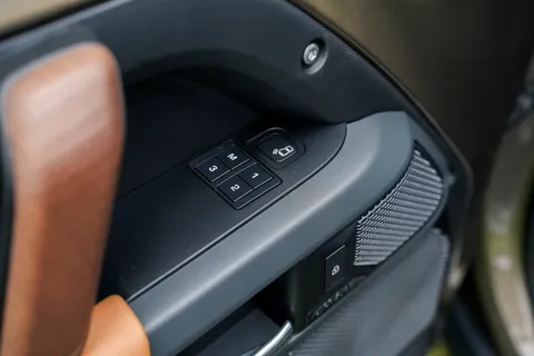 PF70KHR Land Rover Defender 3.0 P400 X 110 5dr Auto [7 Seat] Thumbnail #42